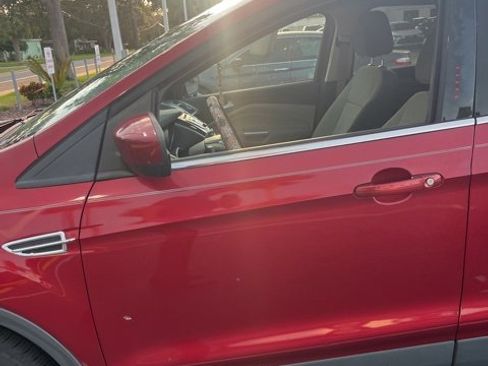 Used 2014 Ford Escape SE image 3