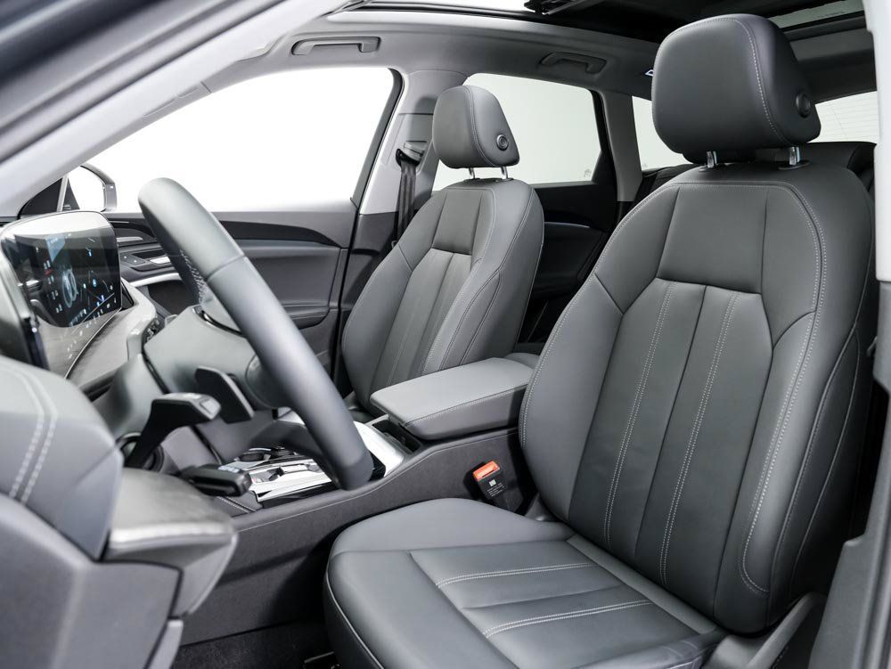 Used 2025 Audi Q5 Premium Plus w/ Premium Plus AWD/4WD image 5