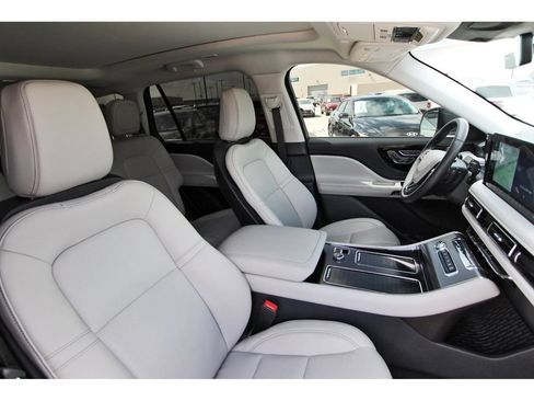 Used 2025 Lincoln Aviator 2WD image 30
