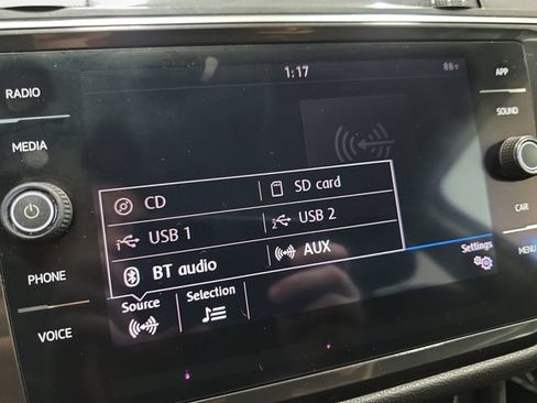 Used 2018 Volkswagen Tiguan SEL FWD image 21