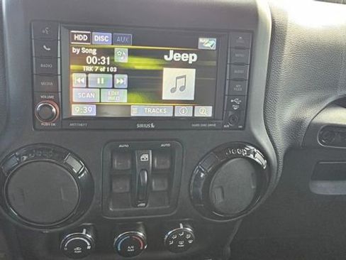 Used 2017 Jeep Wrangler Sahara AWD/4WD image 18