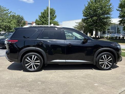 Used 2024 Nissan Pathfinder Platinum AWD/4WD image 2