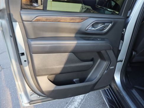 Used 2023 Chevrolet Suburban Premier RWD image 31