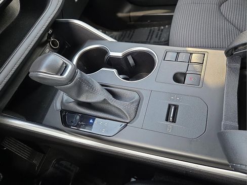 Used 2024 Toyota Highlander LE image 25