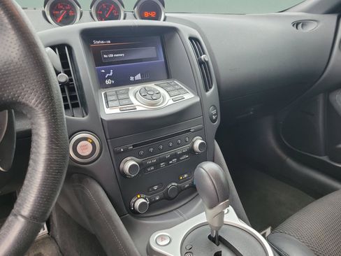 Used 2016 Nissan 370Z Touring RWD image 22