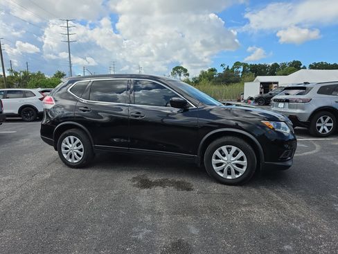 Used 2016 Nissan Rogue S FWD image 2
