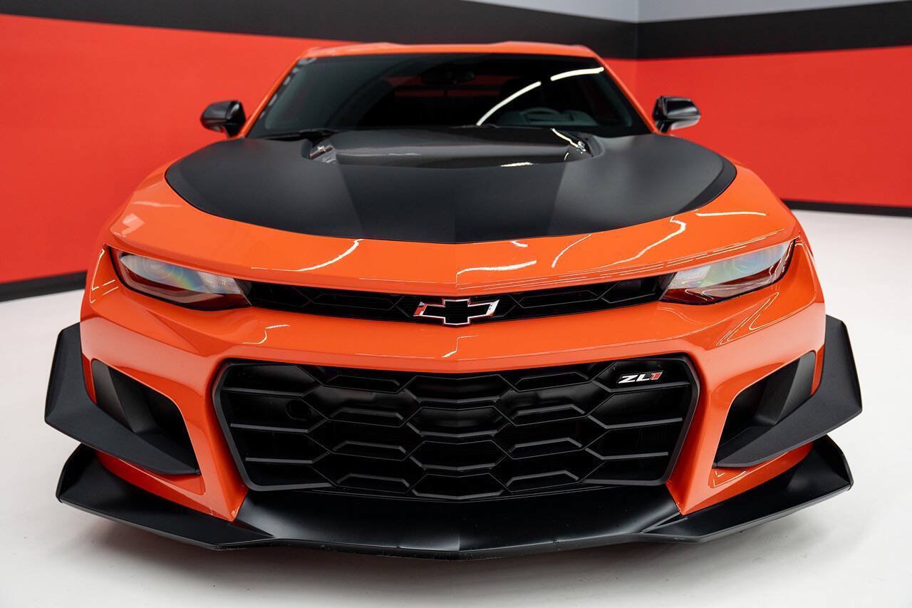 Used 2019 Chevrolet Camaro ZL1 RWD image 9