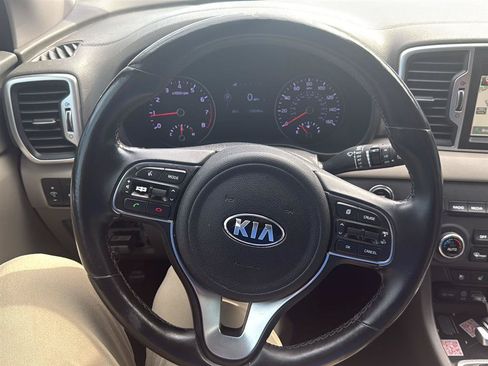 Used 2017 Kia Sportage EX w/ EX Technology Package FWD image 4
