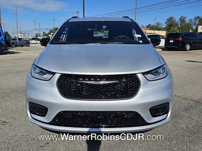 New 2026 Chrysler Pacifica Select w/ S Appearance Package