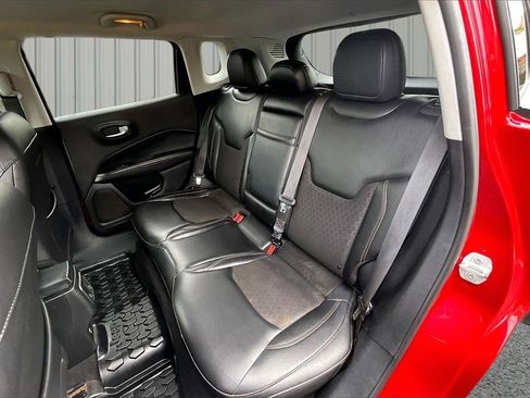 Used 2018 Jeep Compass Latitude image 19