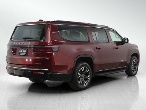 Used 2024 Jeep Wagoneer L Series III w/ Flexible Seating Group AWD/4WD image 6