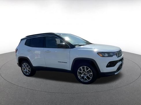 Used 2025 Jeep Compass Limited image 2