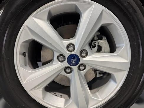 Used 2018 Ford Edge SE FWD image 10