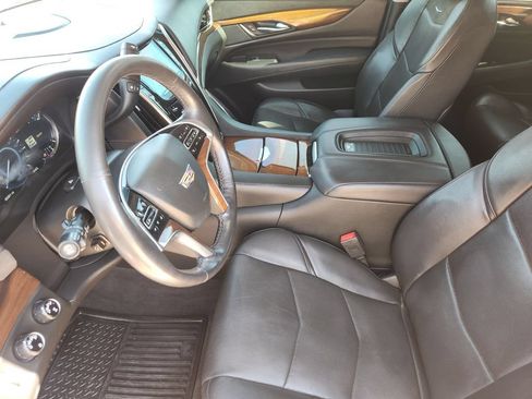 Used 2020 Cadillac Escalade Luxury w/ Escalade Sport Edition AWD/4WD image 16