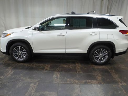 Used 2019 Toyota Highlander XLE AWD/4WD image 9