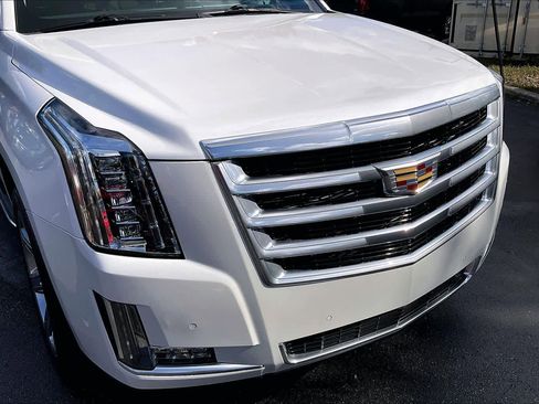 Used 2020 Cadillac Escalade Luxury image 29