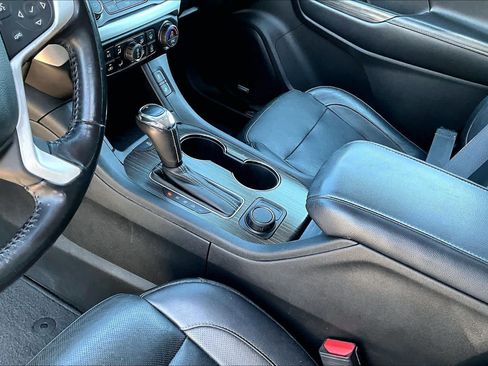 Used 2019 GMC Acadia SLT FWD image 12