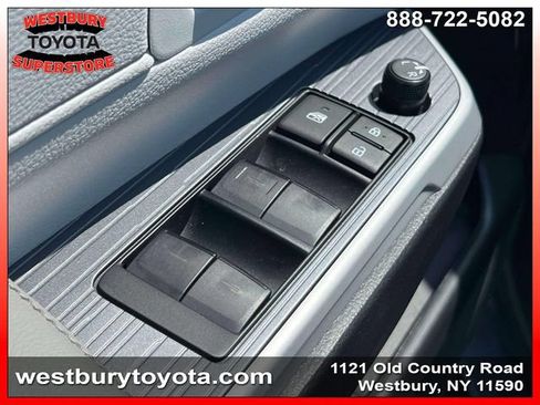 Used 2025 Toyota Sienna LE FWD image 21