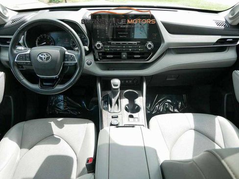 Used 2020 Toyota Highlander Platinum image 14