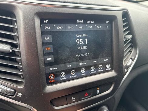 Used 2021 Jeep Cherokee Trailhawk w/ Comfort/Convenience Group AWD/4WD image 19