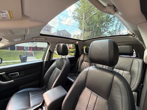 Used 2018 Land Rover Discovery Sport HSE AWD/4WD image 11