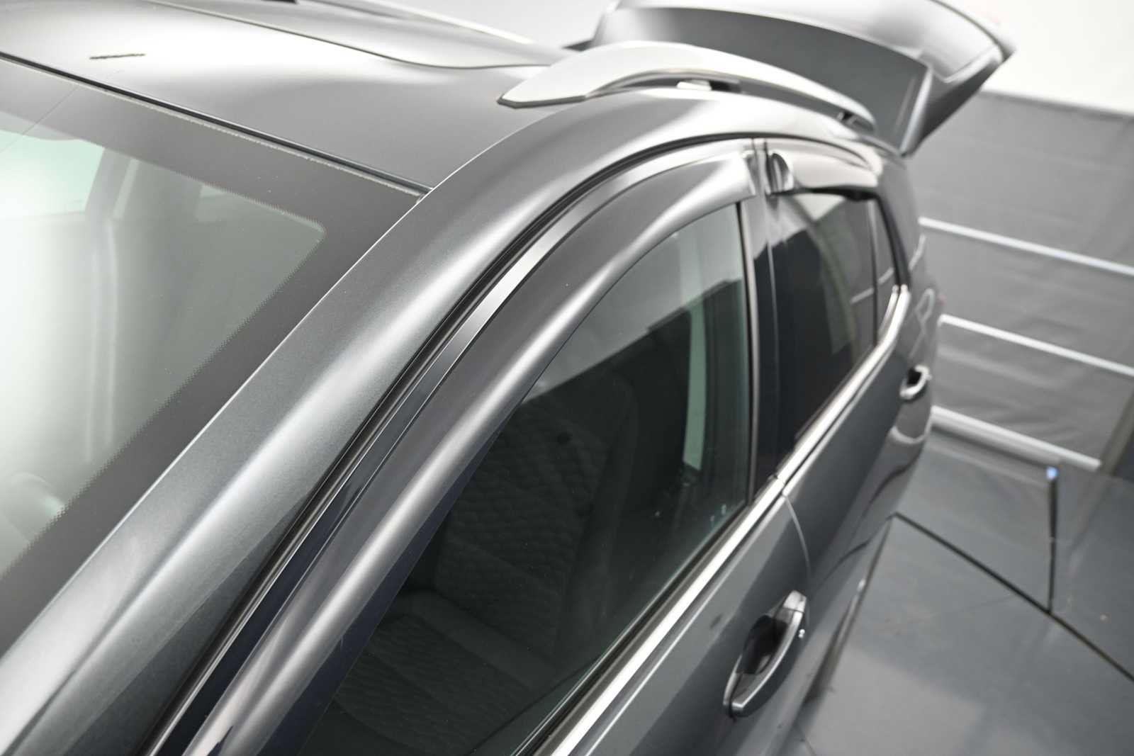 Used 2019 Chevrolet Equinox LT w/ Sun & Navigation Package AWD/4WD image 28