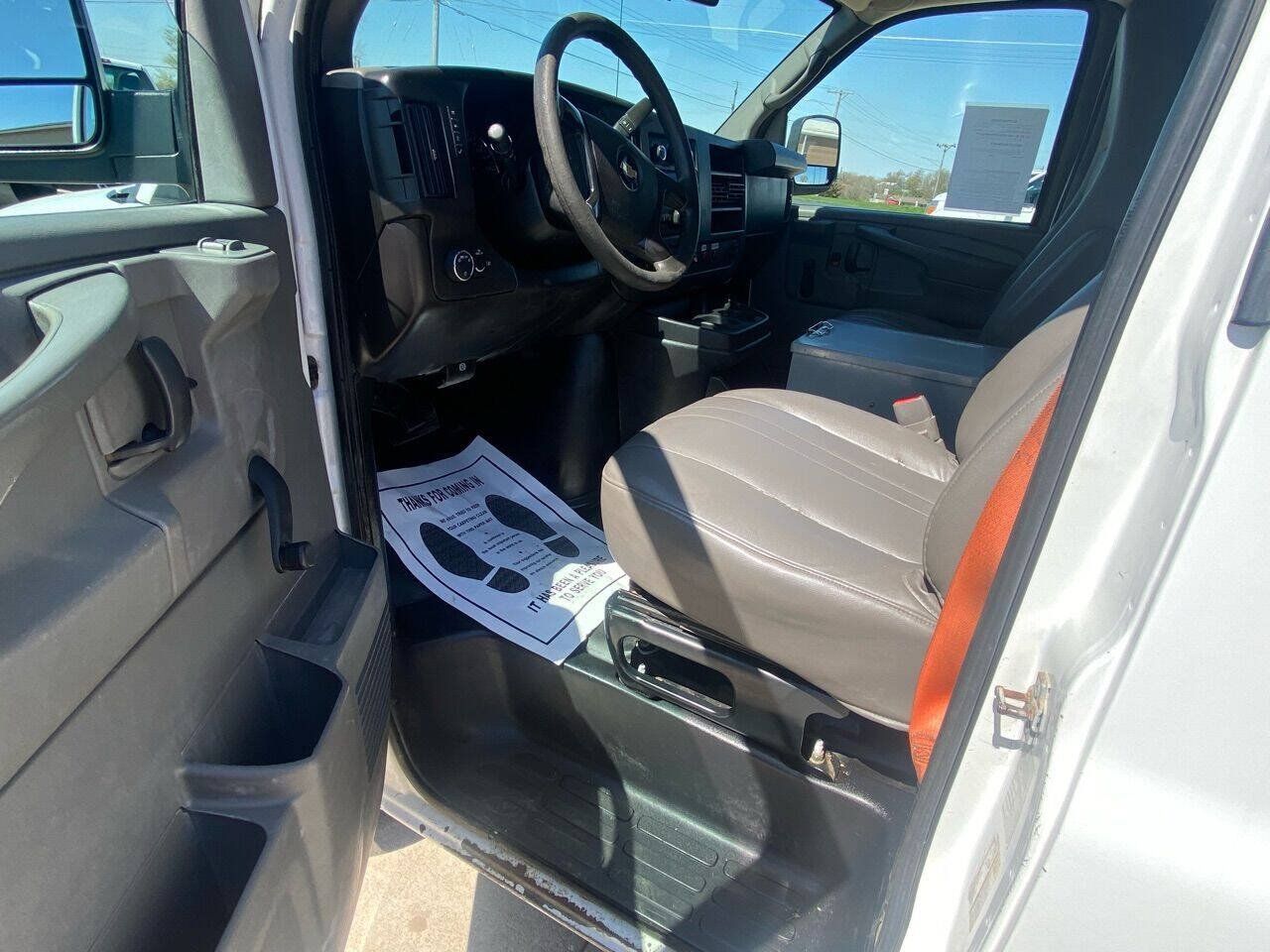Used 2013 Chevrolet Express 2500 RWD image 13