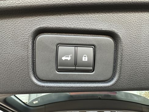 New 2026 Nissan Pathfinder Platinum image 38