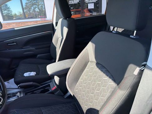 Used 2025 Mitsubishi Outlander Sport LE image 3