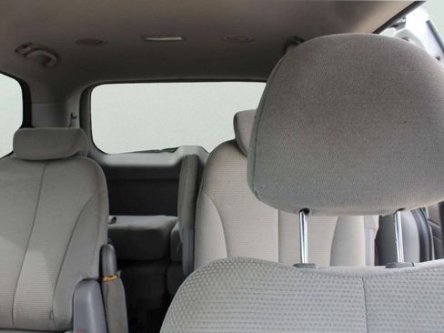 Used 2008 Kia Sedona w/ Convenience Pkg FWD image 10