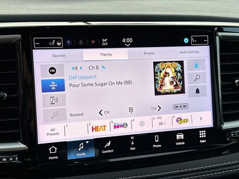 Used 2024 Chrysler Pacifica Select image 19