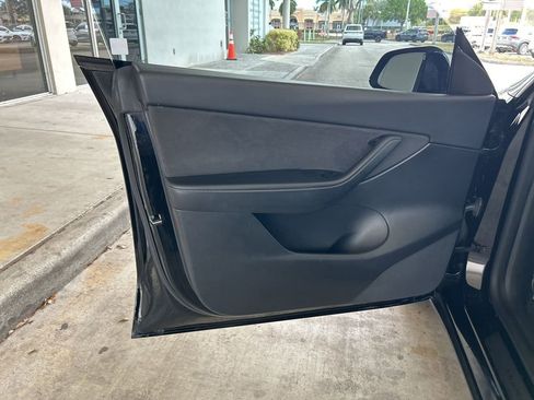 Used 2022 Tesla Model Y Performance image 39