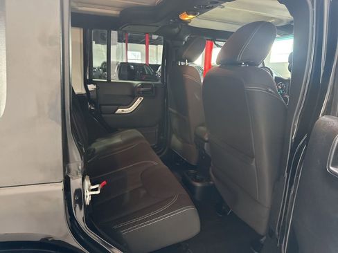 Used 2017 Jeep Wrangler Unlimited Sahara image 33