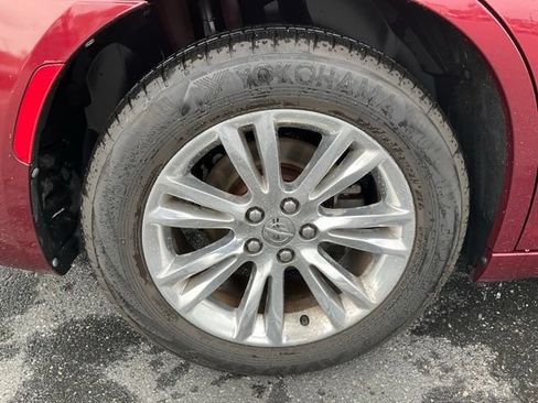 Used 2016 Chrysler 300 C RWD image 9