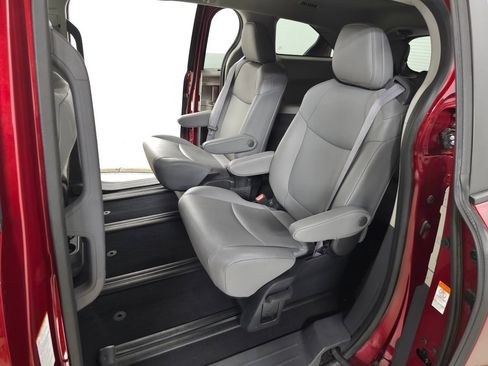 Used 2022 Toyota Sienna XLE w/ XLE Plus Package AWD/4WD image 34