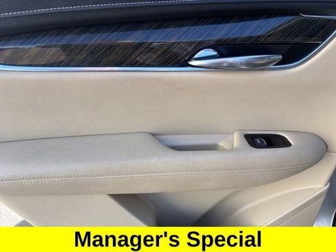 Used 2019 Cadillac XT5 FWD image 30