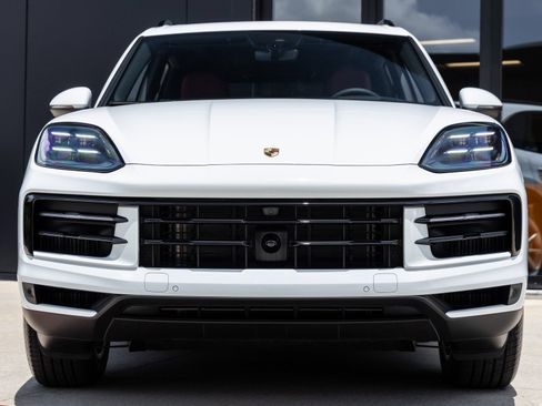 Certified 2025 Porsche Cayenne AWD/4WD image 8
