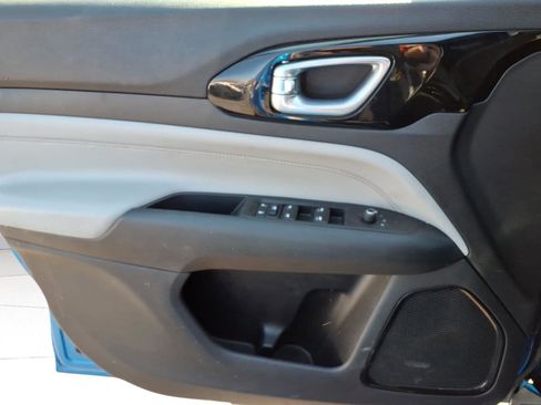 Used 2022 Jeep Compass Limited image 17