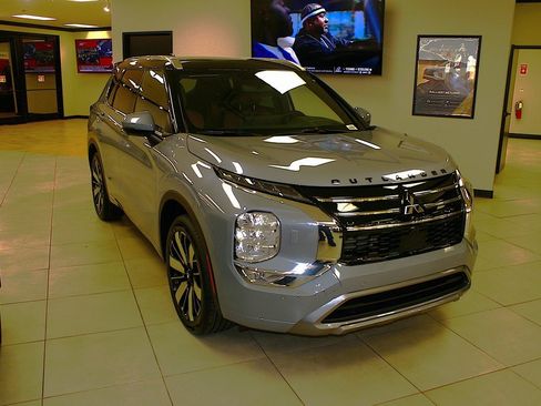 New 2026 Mitsubishi Outlander SEL image 6