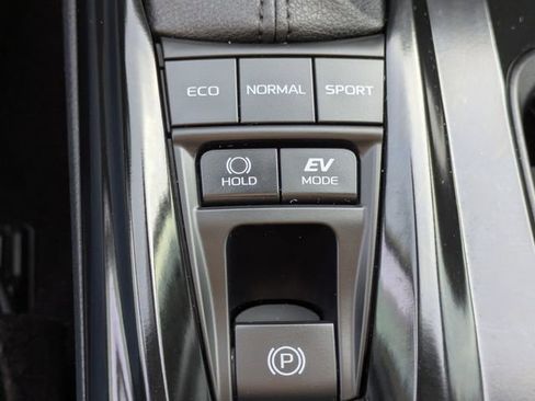 Used 2025 Toyota Camry SE image 16