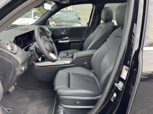 Used 2026 Mercedes-Benz GLB 250 4MATIC image 12