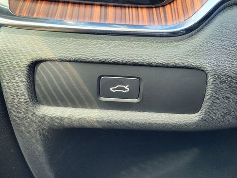 New 2026 Volvo V60 B5 Cross Country Ultra w/ Protection Package Premier image 11