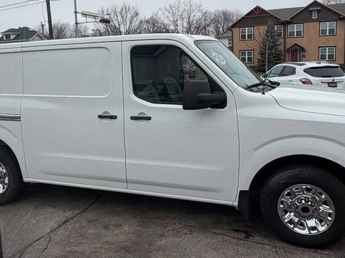 Used 2018 Nissan NV 2500 SV RWD image 11