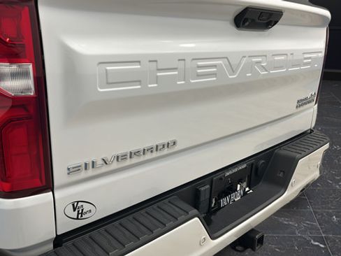 Used 2022 Chevrolet Silverado 1500 High Country w/ High Country Premium Package AWD/4WD image 42