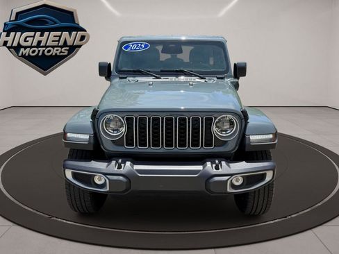 Used 2025 Jeep Wrangler Unlimited Sahara AWD/4WD image 10