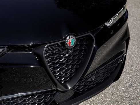 New 2025 Alfa Romeo Tonale Intensa image 12