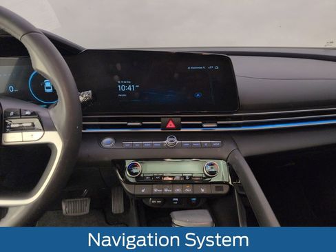 Used 2024 Hyundai Elantra Limited image 21