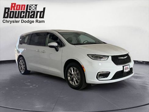 Certified 2023 Chrysler Pacifica Touring-L AWD/4WD image 1