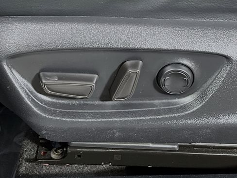 Used 2023 Toyota Camry SE image 16