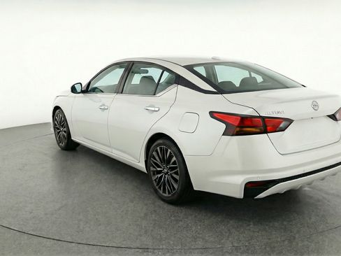 Used 2025 Nissan Altima 2.5 SV image 6
